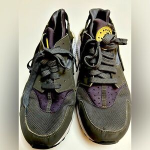 Nike Air Huaraches Size 11 Gray Sneakers